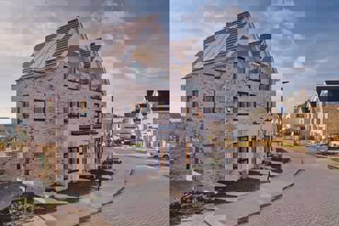 Marshalls Sandstock Mayfair bricks used on a set of modern houses