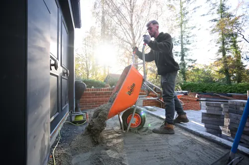 Marshalls Accredited Member laying a driveway