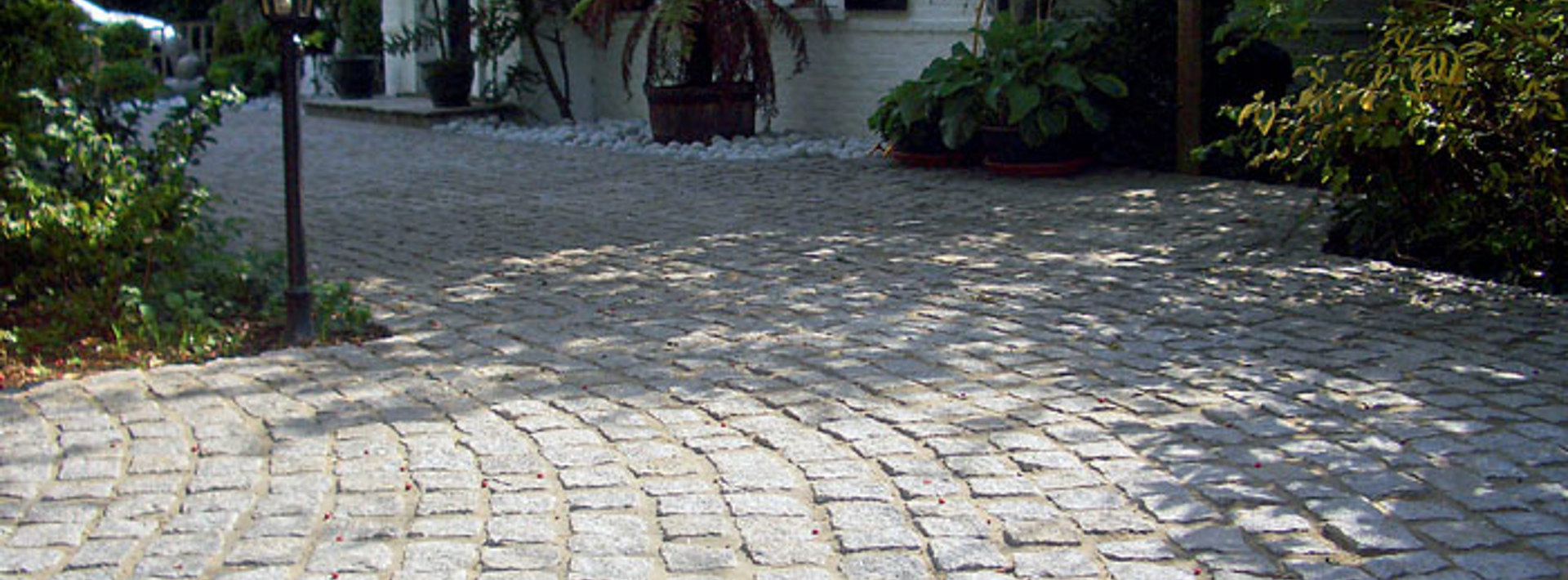 How to lay cropped granite setts Hero Image