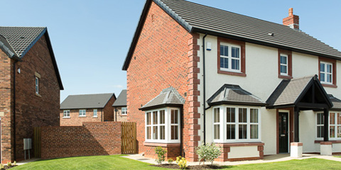 Window heads and cills in cast stone