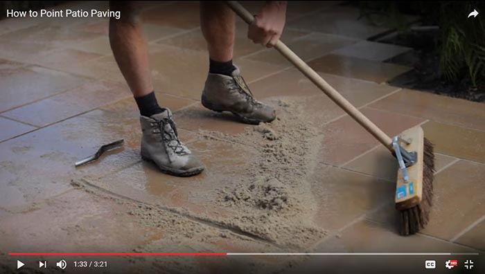 Spread the jointing compound