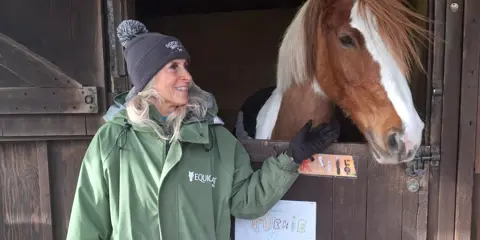 Margaret Haes stood next too a horse 
